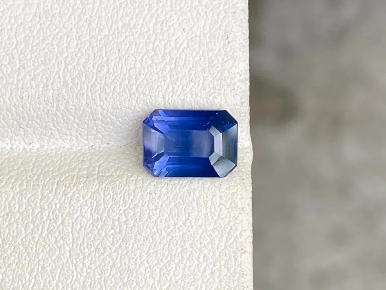 Billede 1 - løs mørkeblå safir 2 carat