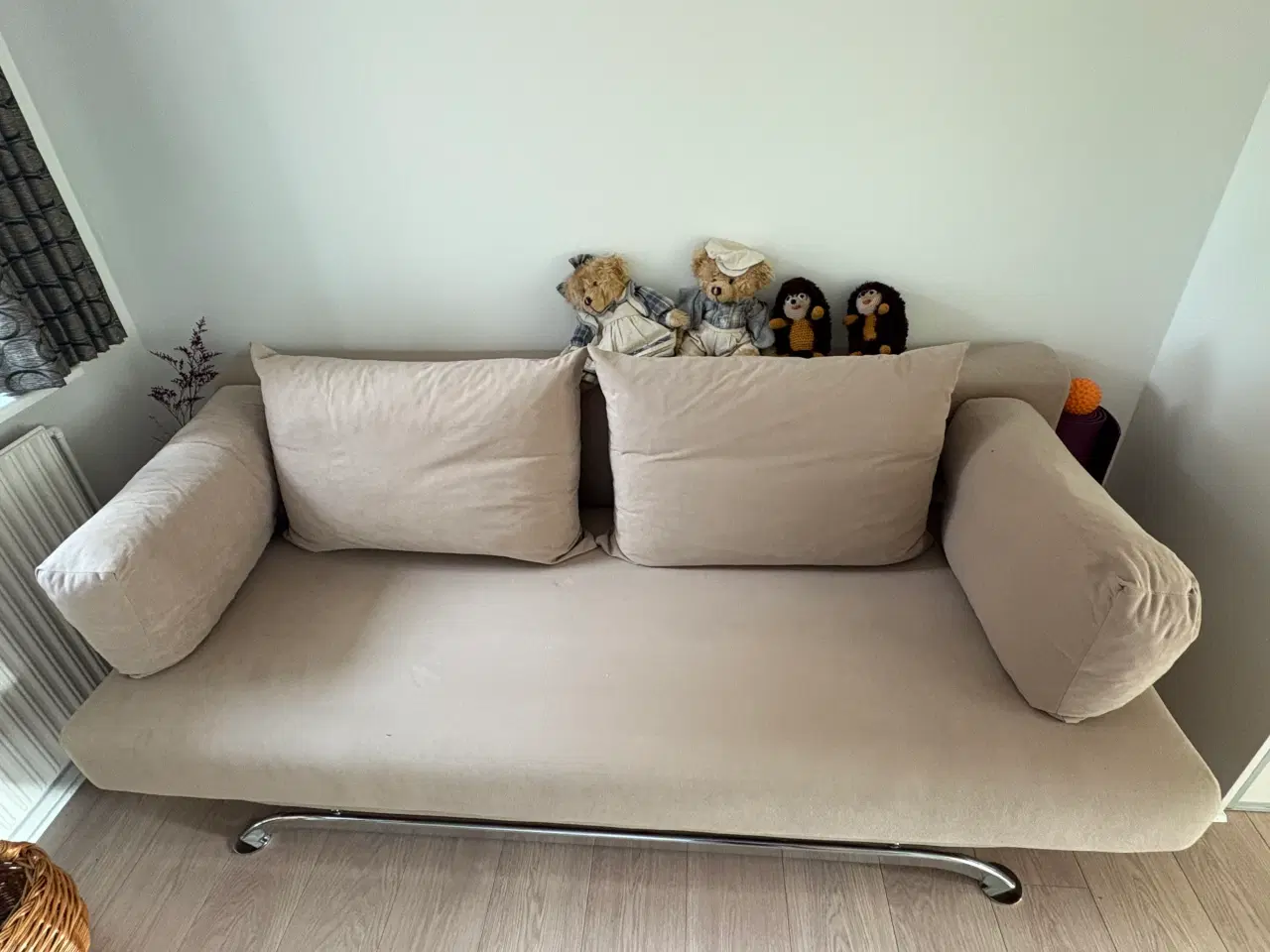 Billede 1 - Sovesofa beigefarvet m magasin
