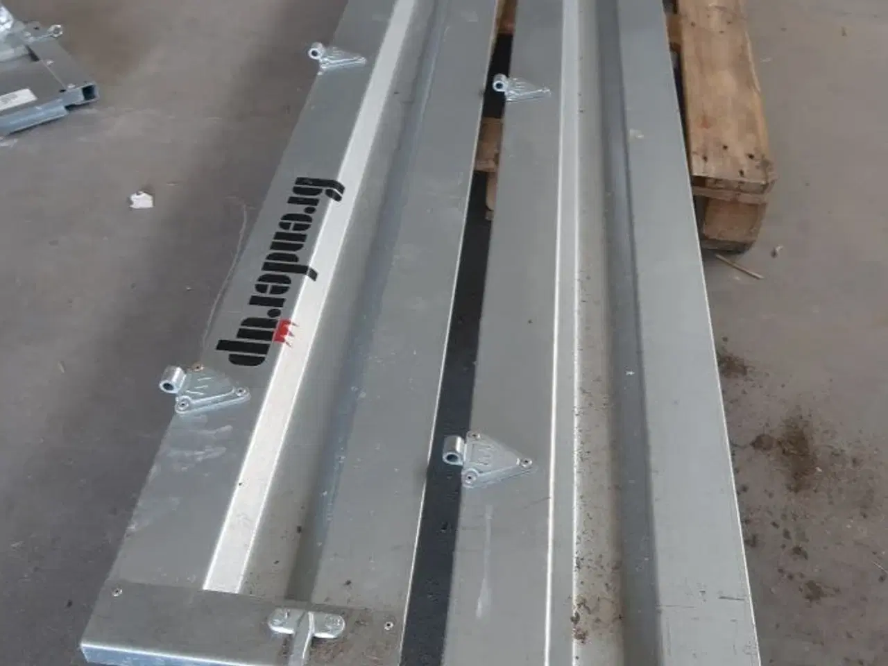 Billede 1 - 2 stk. trailersider