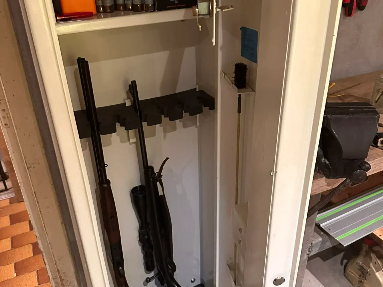 Billede 2 - Våbenskab, riffel, haglgevær