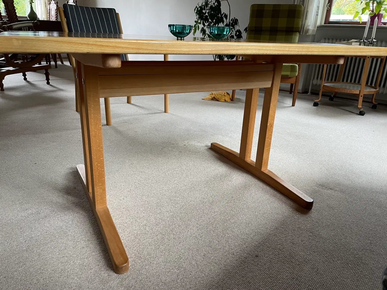 Billede 3 - Sofabord i klassisk design - lakeret bøg