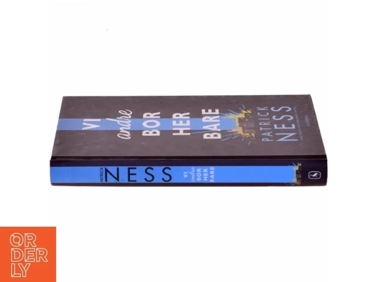 Billede 2 - Vi andre bor her bare af Patrick Ness (Bog)