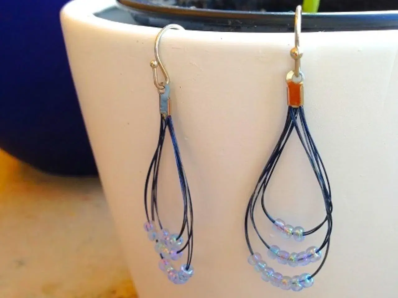 Billede 1 - Unikke, håndlavede øreringe i blå farver