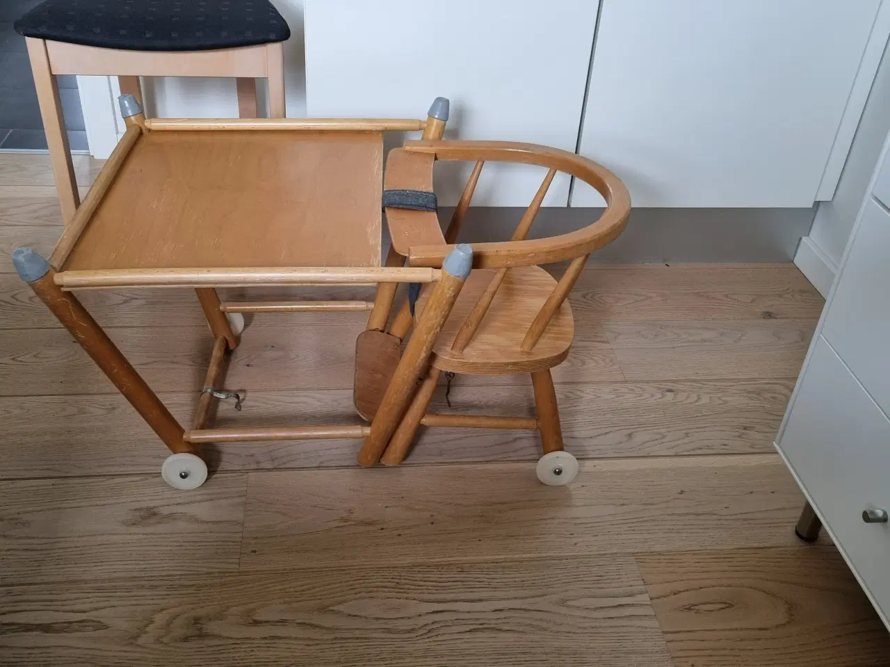 Billede 1 - Barnestol af den gamle slags