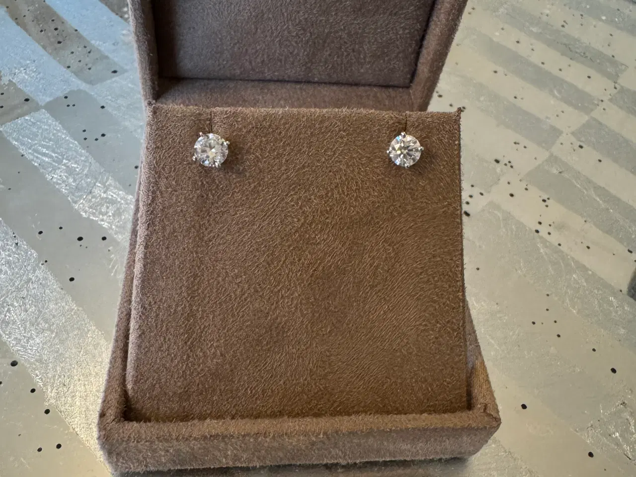 Billede 8 - 1,26 ct NATURLIGE diamantørestikker - IKKE lab