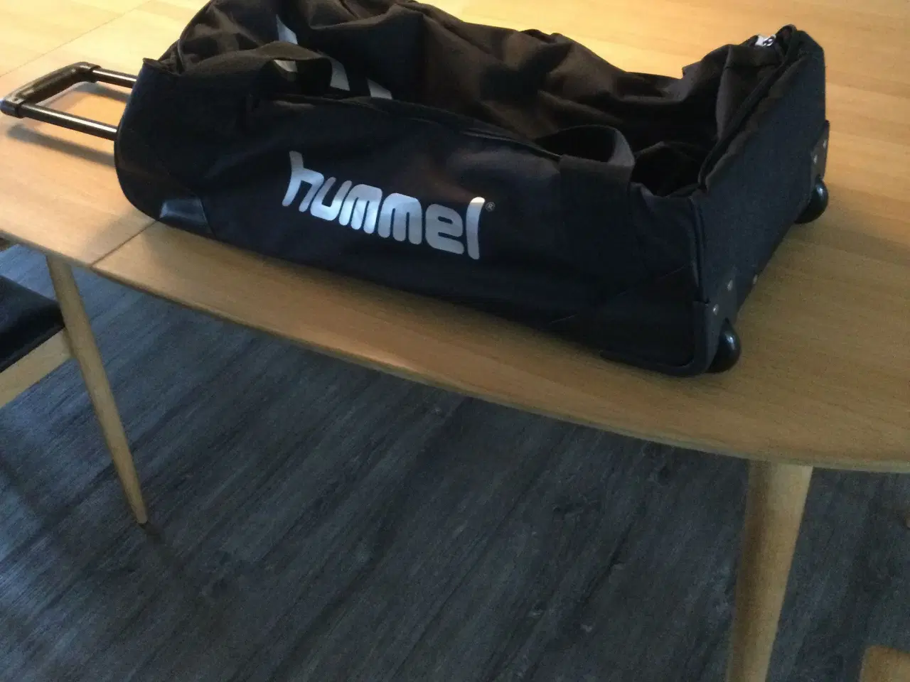 Billede 1 - Hummel taske med hjul