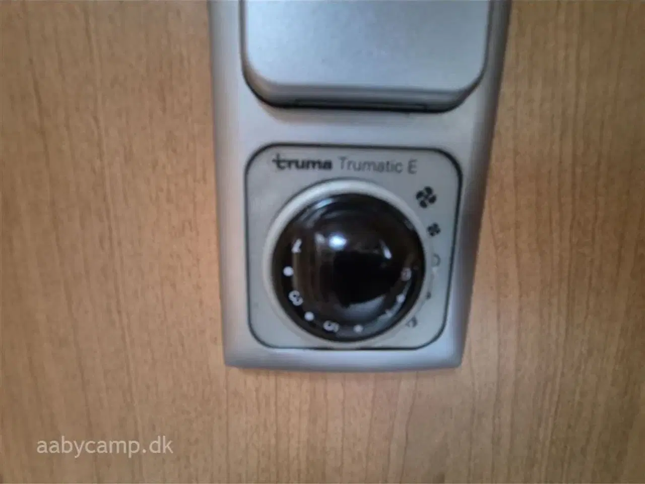 Billede 21 - 2009 - Bavaria   solceller. batteri. markise. Alde centralvarme. Anhængertræk. A/C. Queensbed. Partikelfilter. hydrauliske støtteben.   SÆLGES KUN TIL CVR !!!