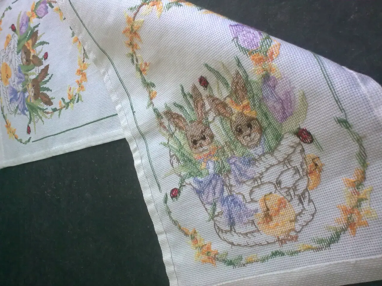 Billede 19 - Påske broderi bordløber tyvstart & hyacint glas