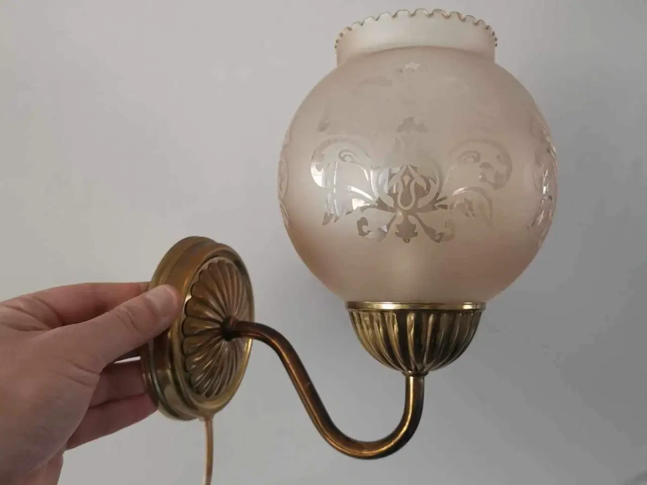 Billede 3 - Antikke væglamper med blomstret glasskærm