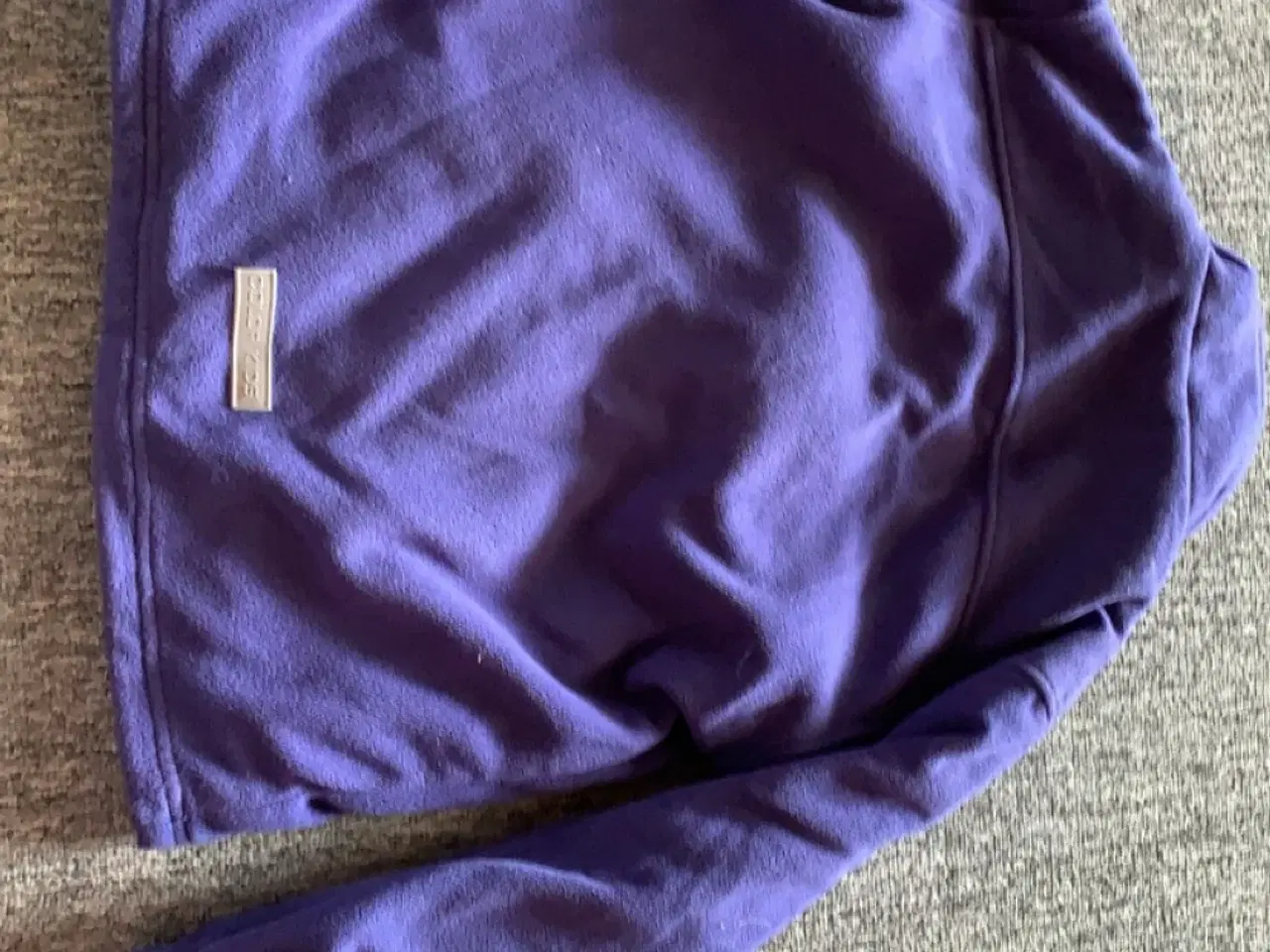 Billede 2 - Lilla fleece trøje