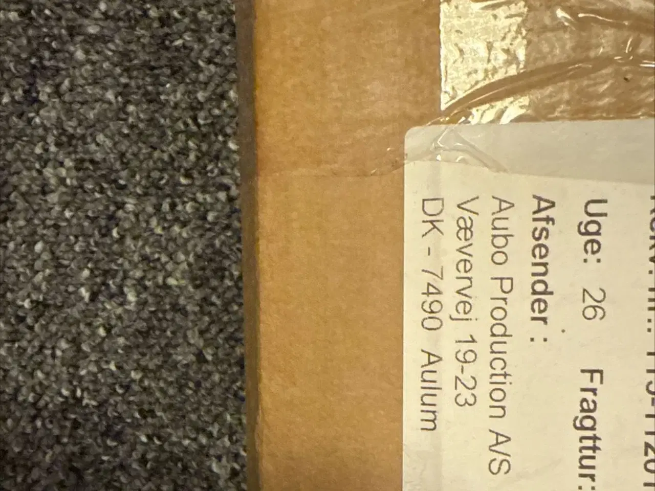 Billede 12 - Aubo skab i valnødsfolie med hylder. Nyt.