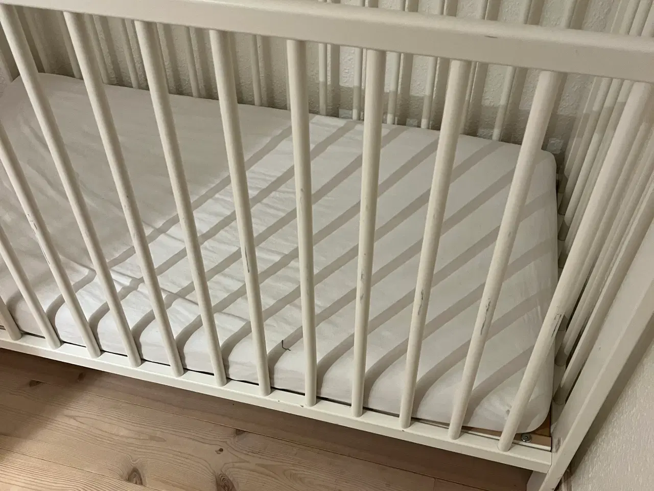 Billede 2 - Tremmeseng med Madras 