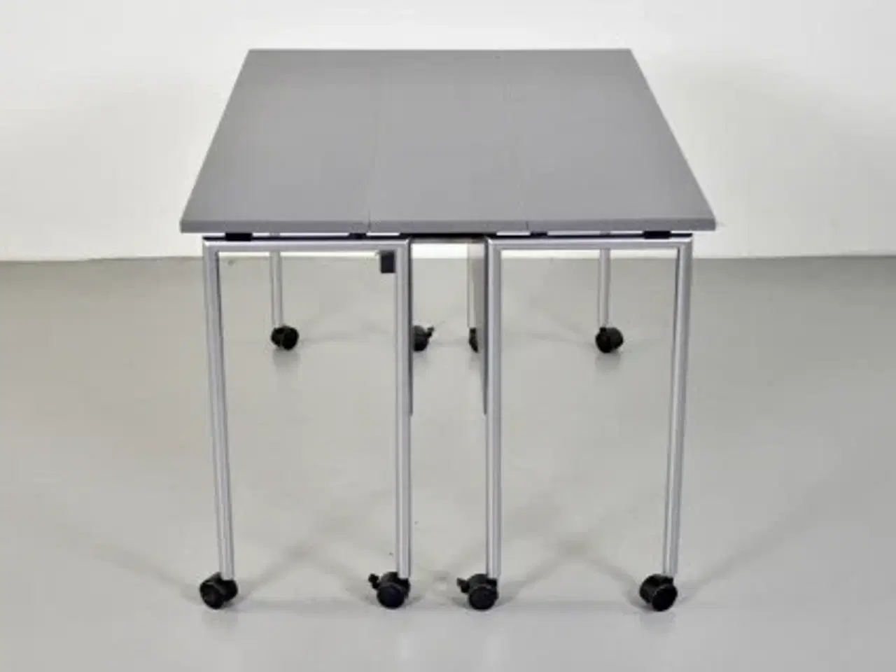 Billede 2 - Klapbord med grå bordplade og hjul