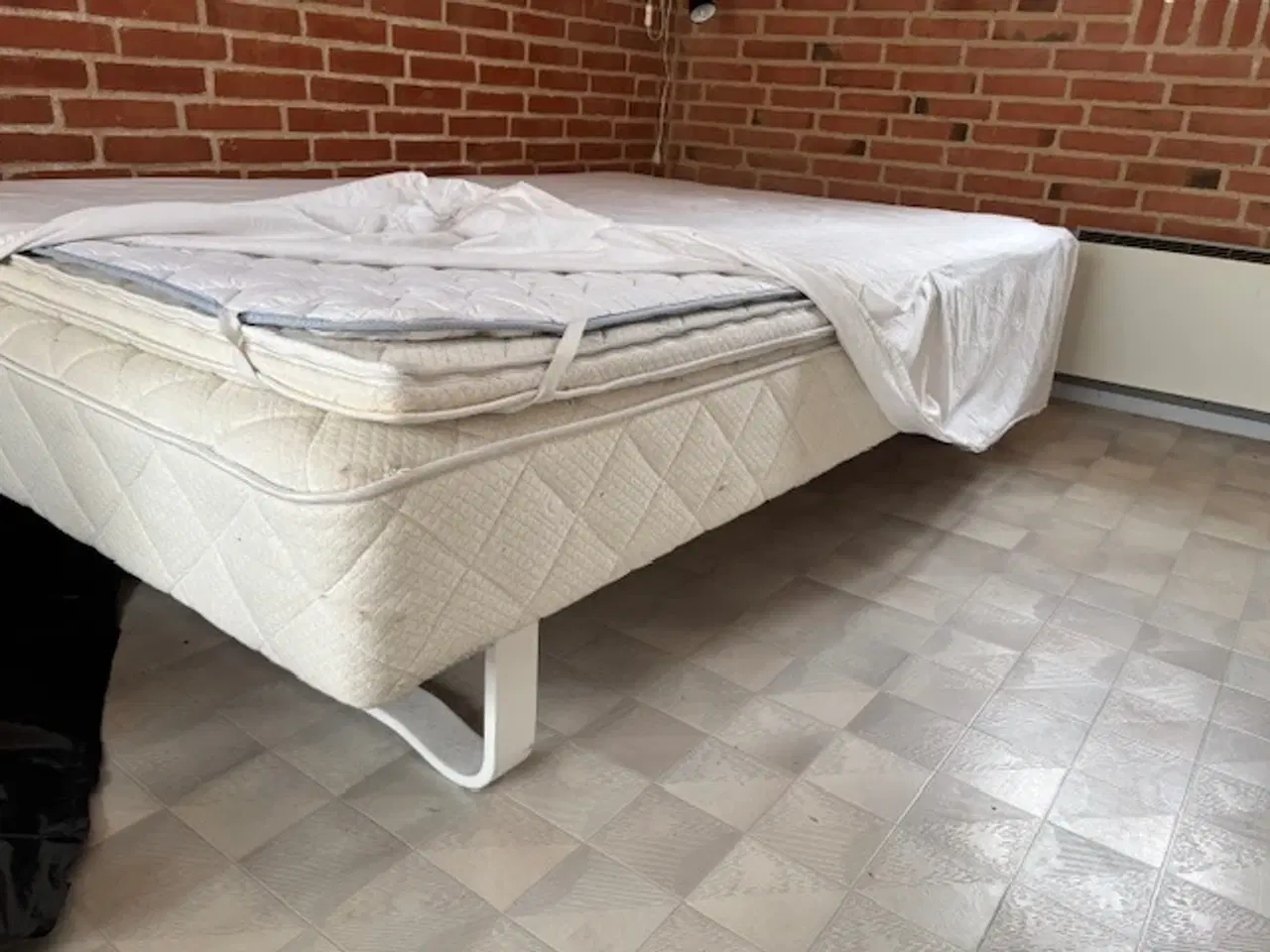 Billede 1 - Boksmadras med træben