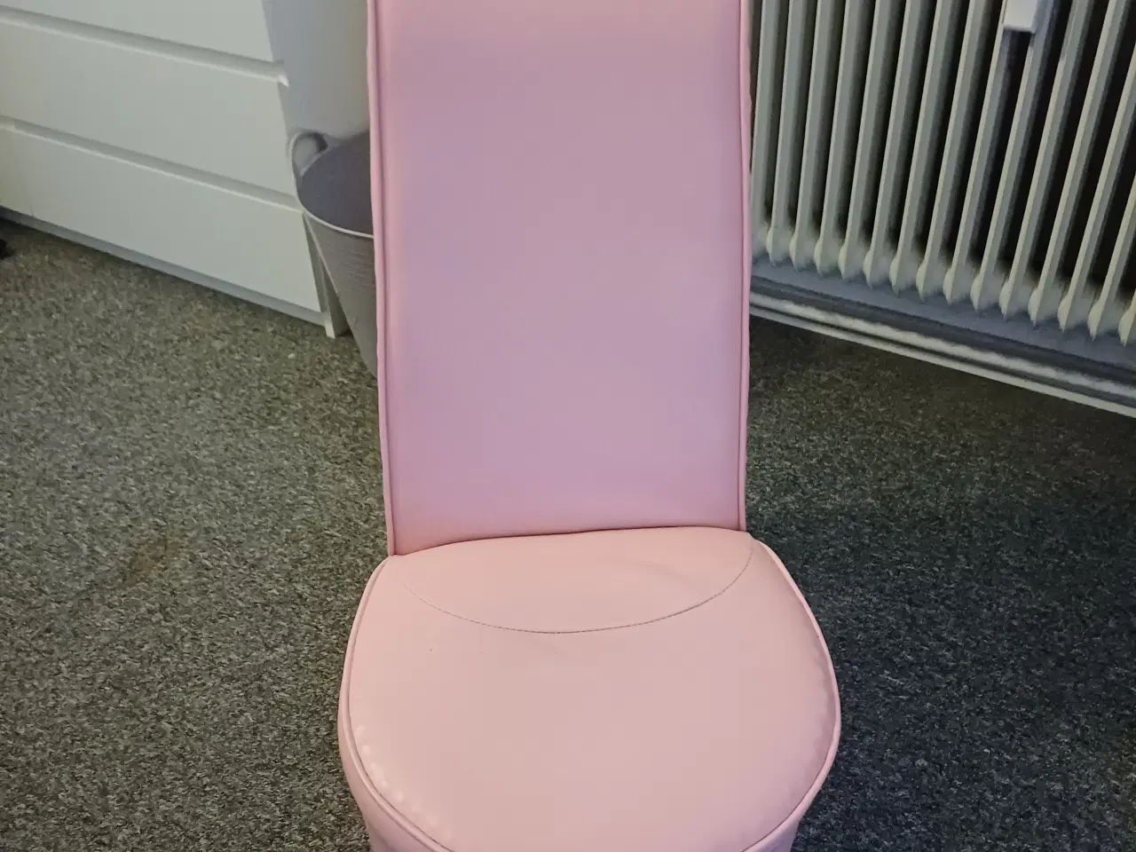 Billede 2 - Pink højhælet stol