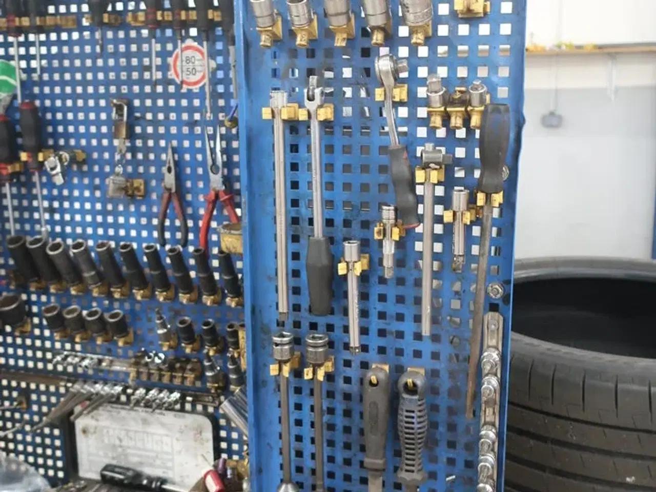 Billede 2 - Værkstedsvogn med indhold