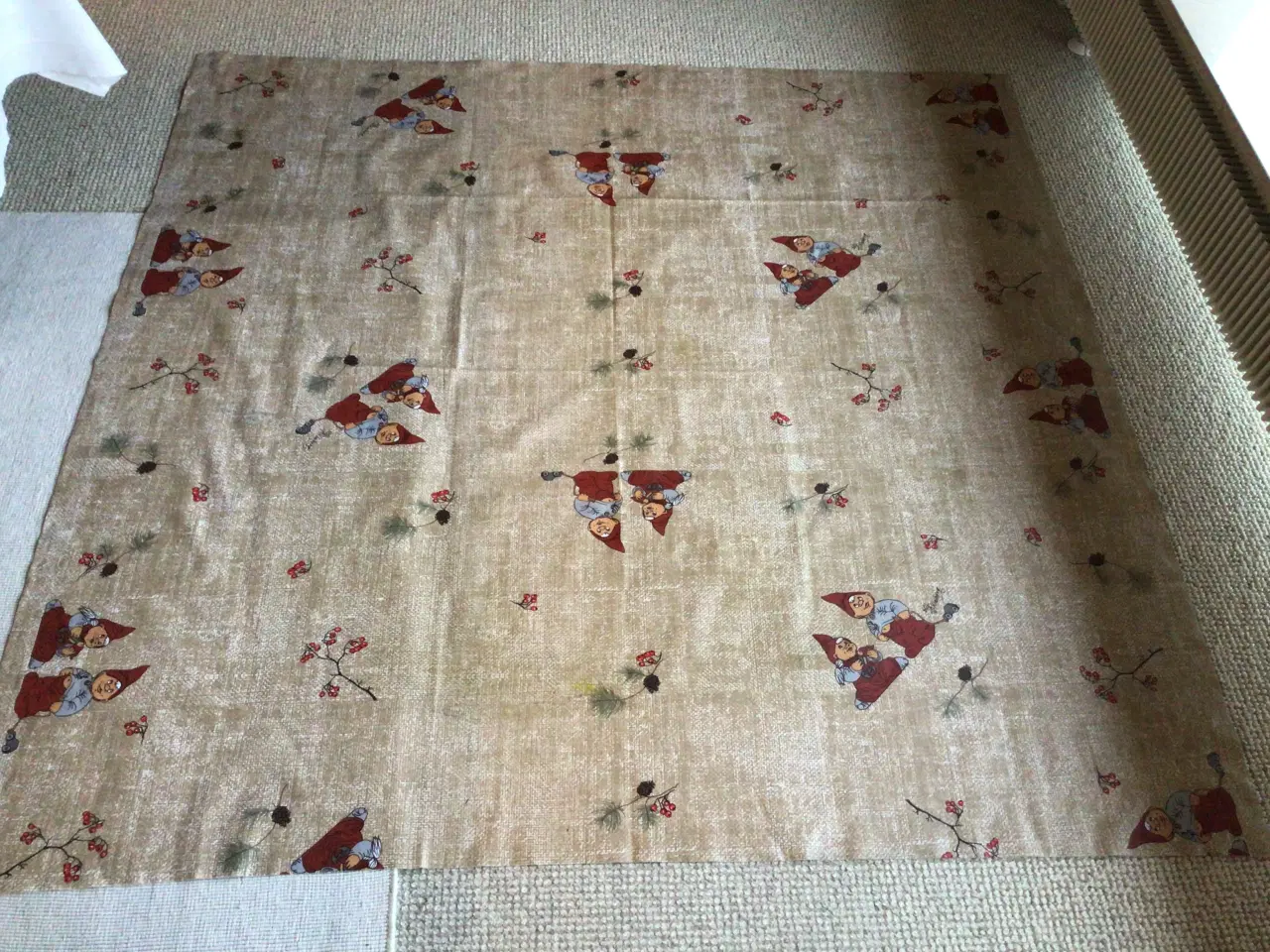 Billede 2 - Etly Klarborg nisser og juledug