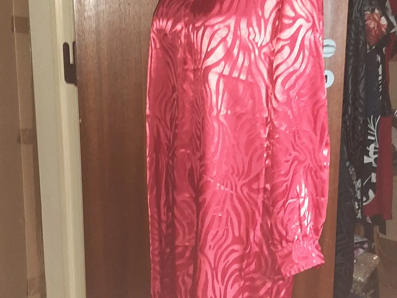 Billede 2 - Kjole. med zebra print. Lange ærme-VRS.str: 38/40