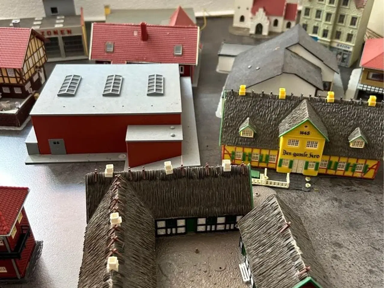 Billede 8 - Marklin Tog m. landskab.