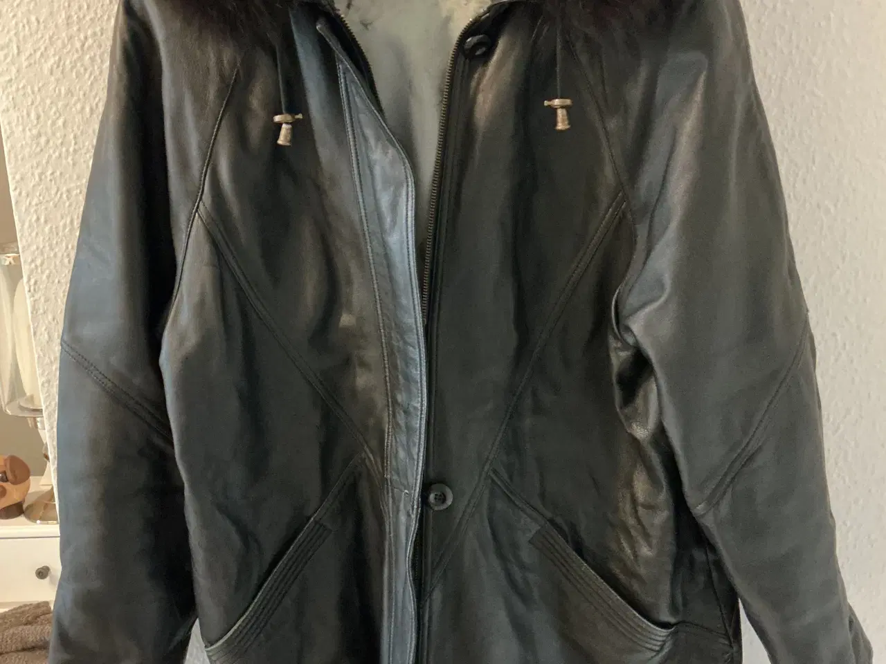 Billede 5 - Sort læderjakke sælges