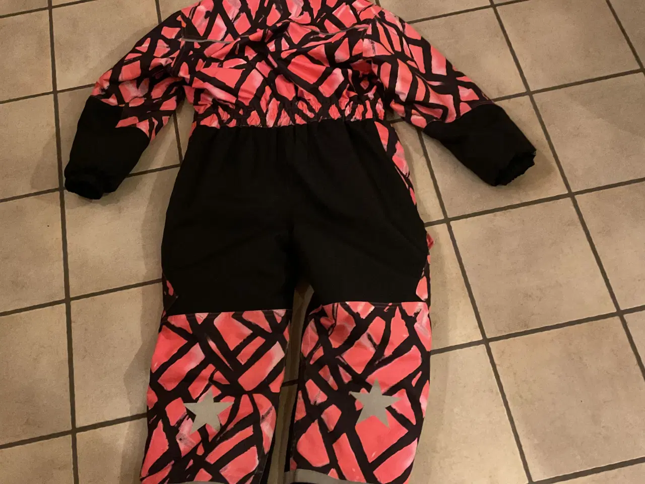 Billede 2 - Flyverdragt str 140: Pige