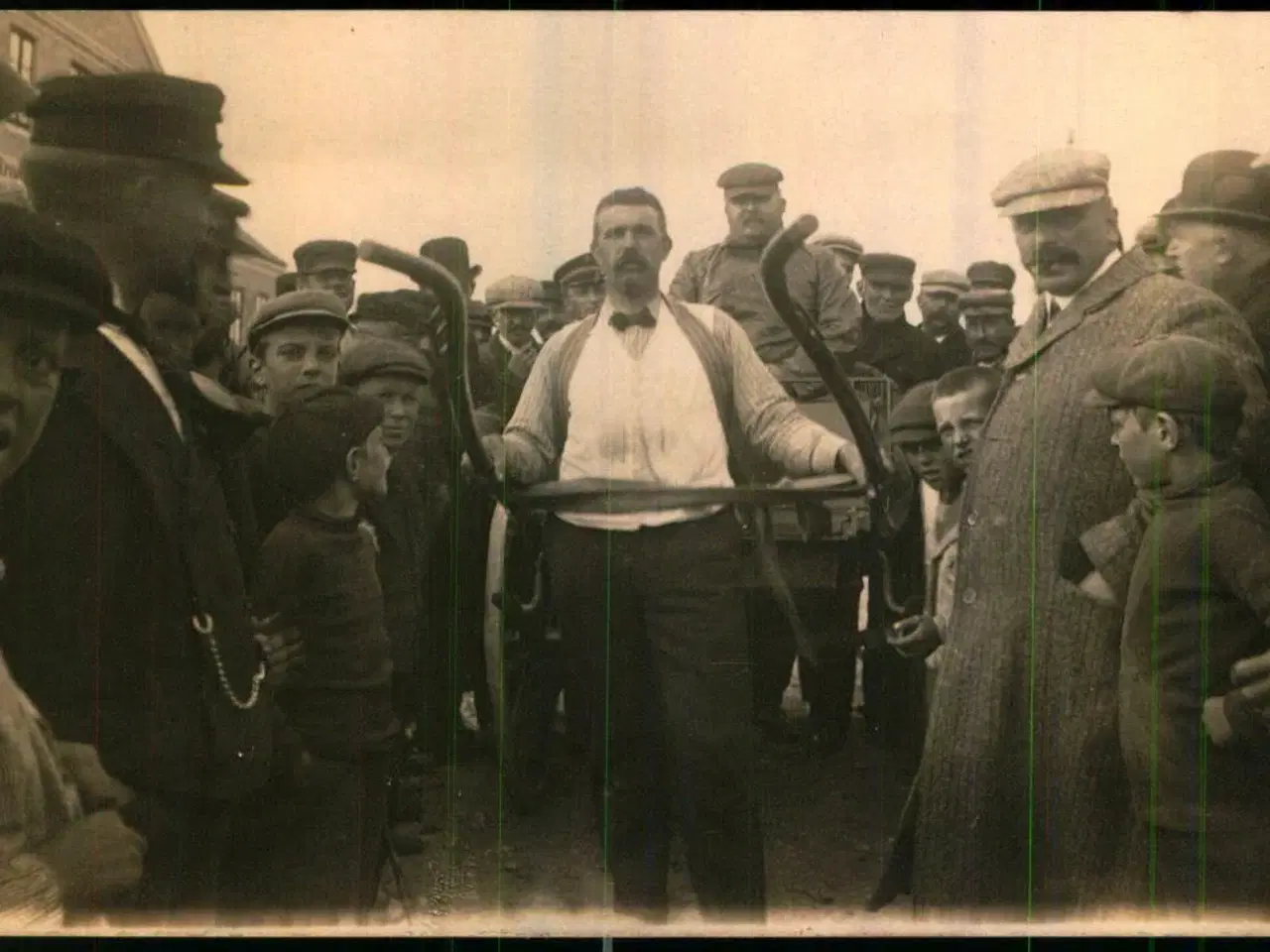 Billede 1 - Vædemål 1927 - Kunne manden trække den anden mand fra Hjørring til Ålborg ? - Fotokort.