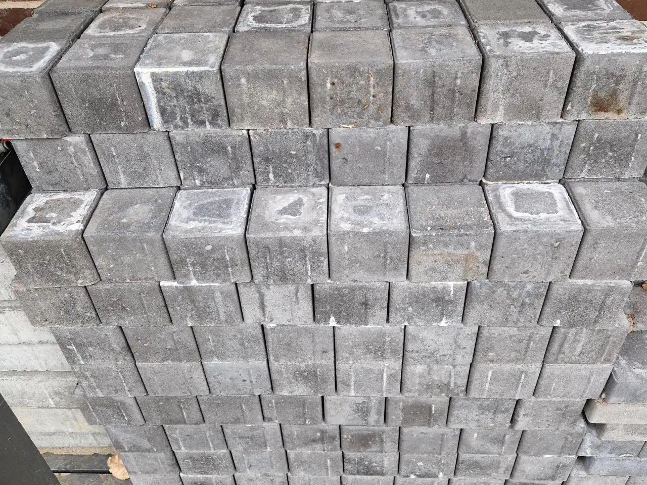 Billede 1 - IBF betonbrosten sort/antrazit 8x10x10cm 