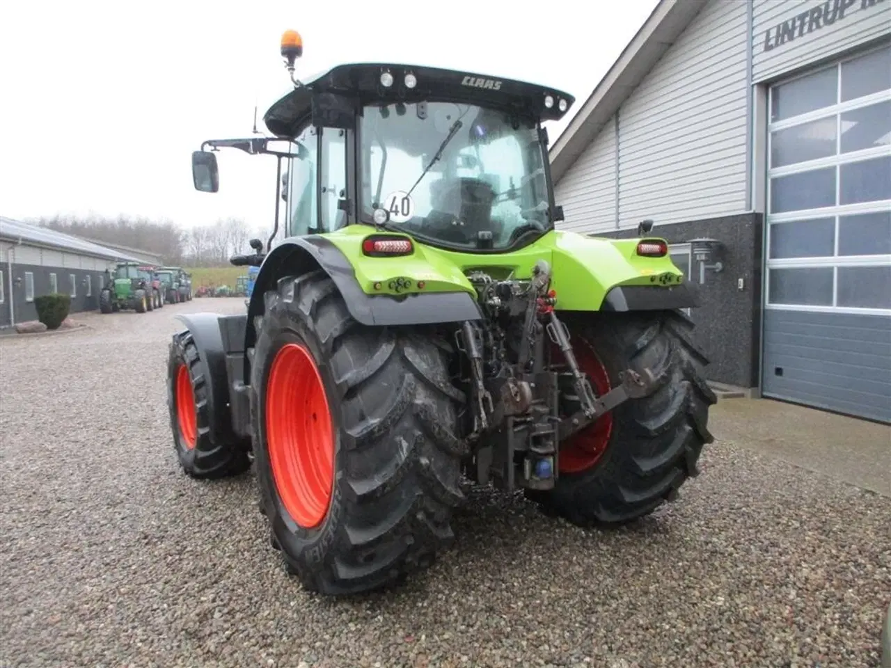 Billede 12 - CLAAS ARION 650 C-matic med frontlift, affjedret foraksel og affjedret kabine.