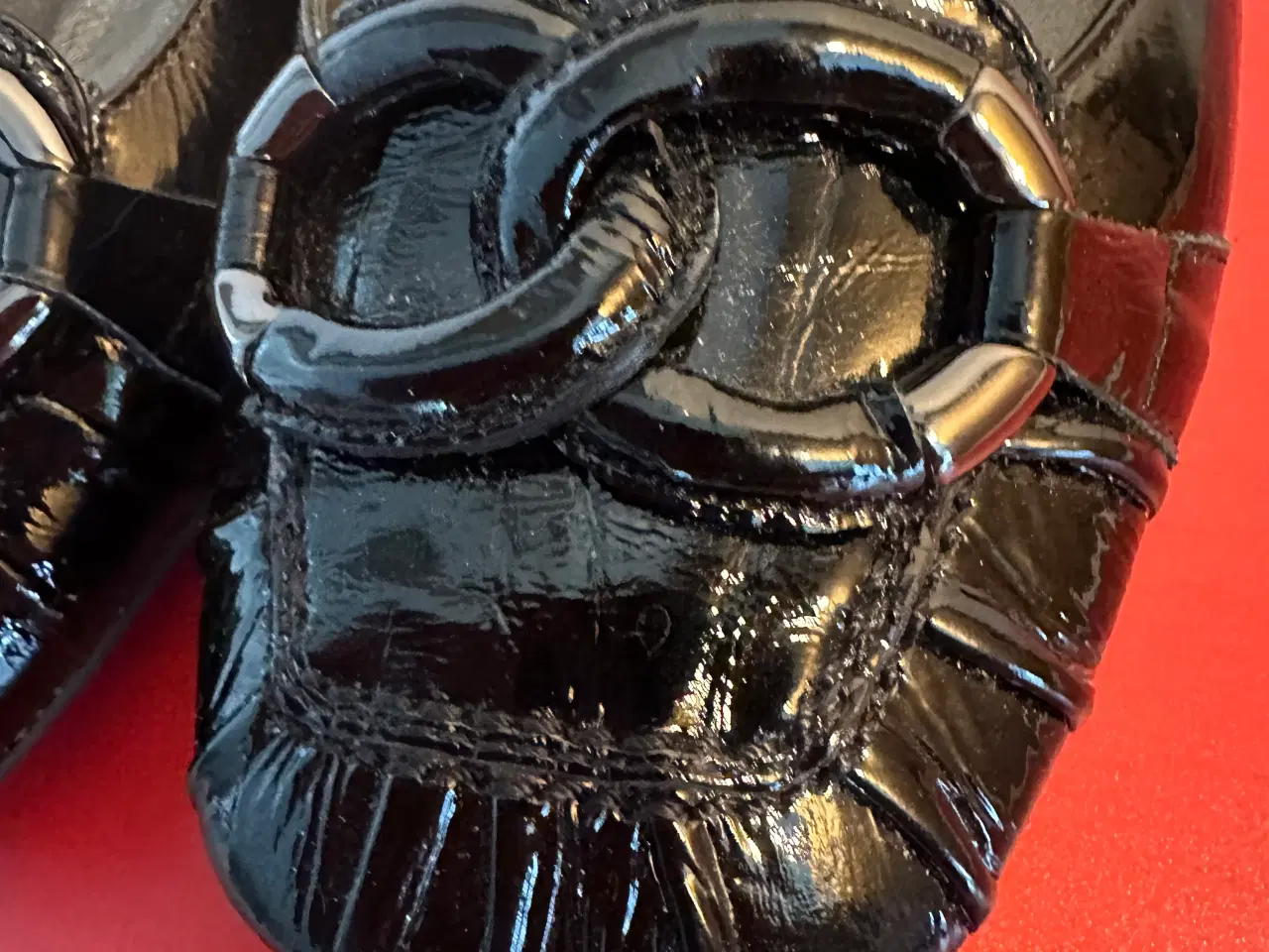 Billede 5 - Ubrugte sorte pumps af ægte lakeret læder