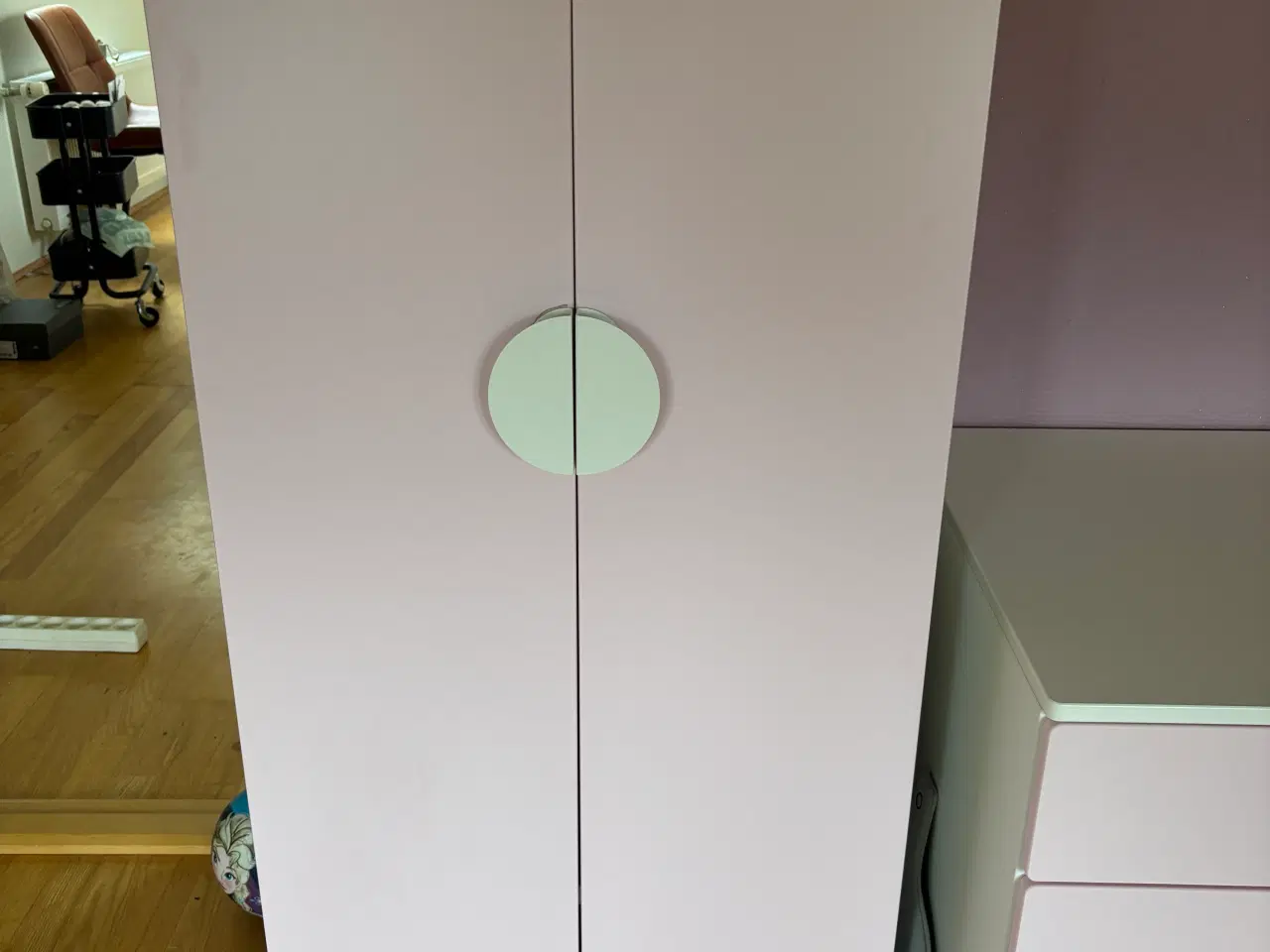 Billede 1 - Småstad klædeskab til børn