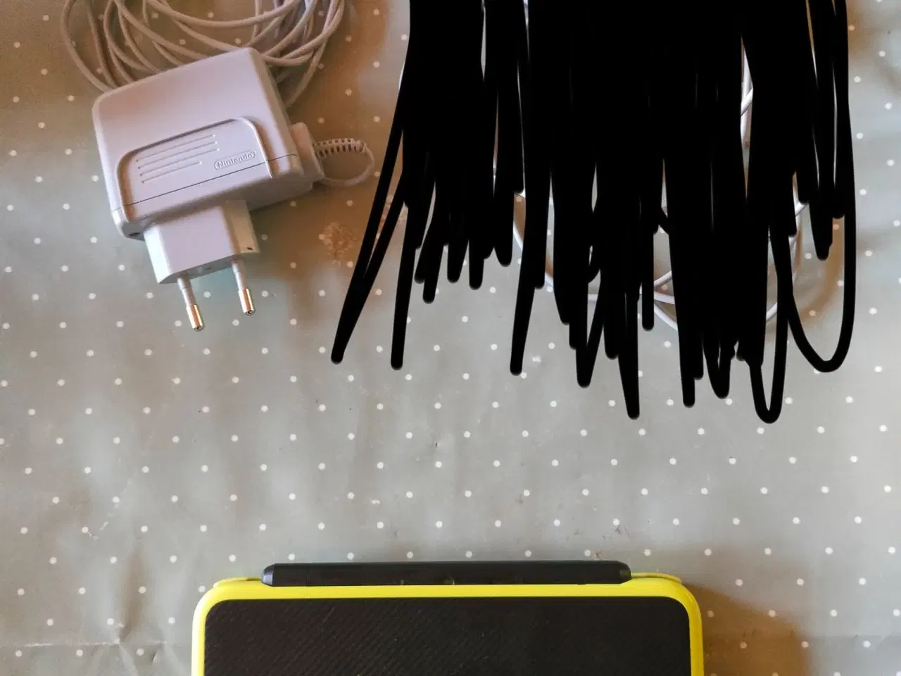 Billede 2 - Sort-grøn 2DS XL sælges