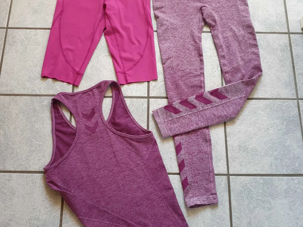 Billede 1 - Træningstøj str S-M 