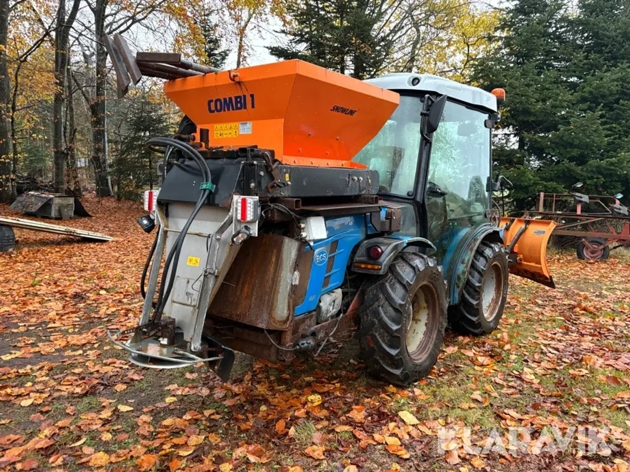 Billede 1 - Knækstyret kompakttraktor BCS 650 med sneplov og saltspreder