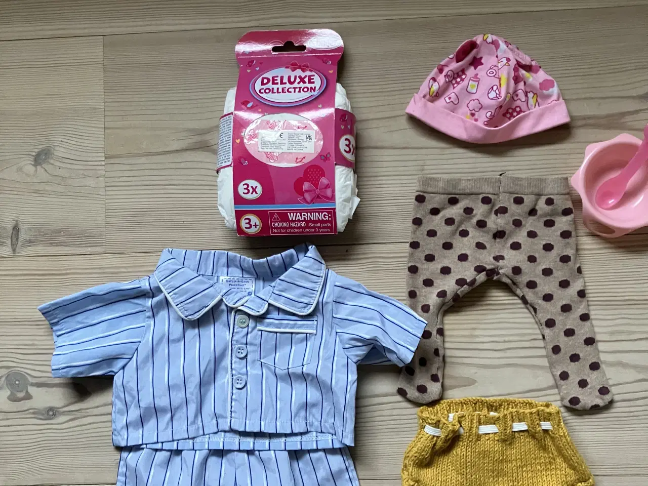 Billede 4 - 16 stk. dukketøj.. 5 kjoler, trøjer, gamacher mv. 