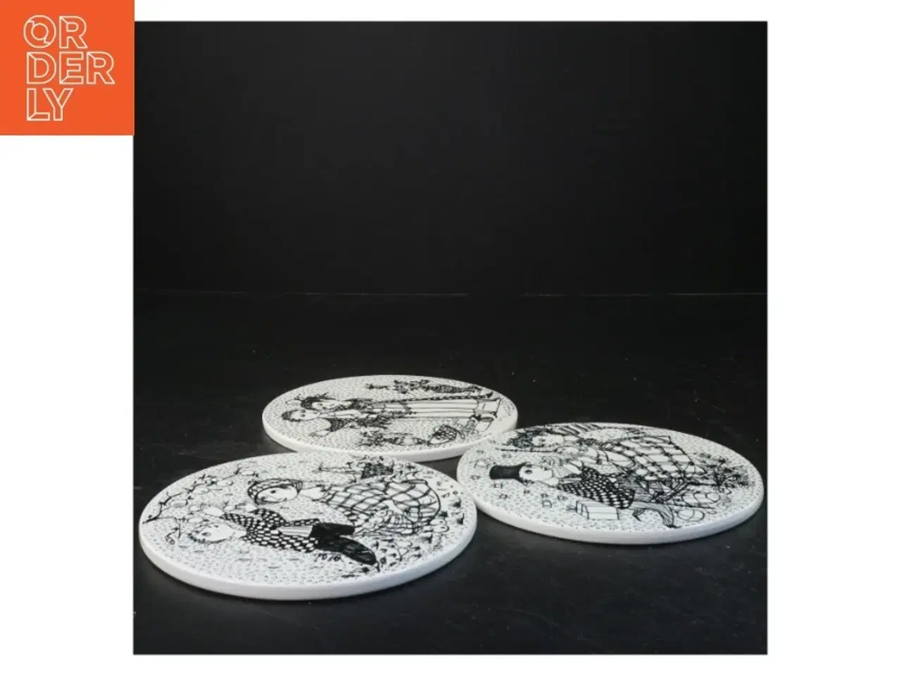 Billede 2 - Oktober, november og december platter fra Bjørn Wiinblad (str. Ø 15 cm)