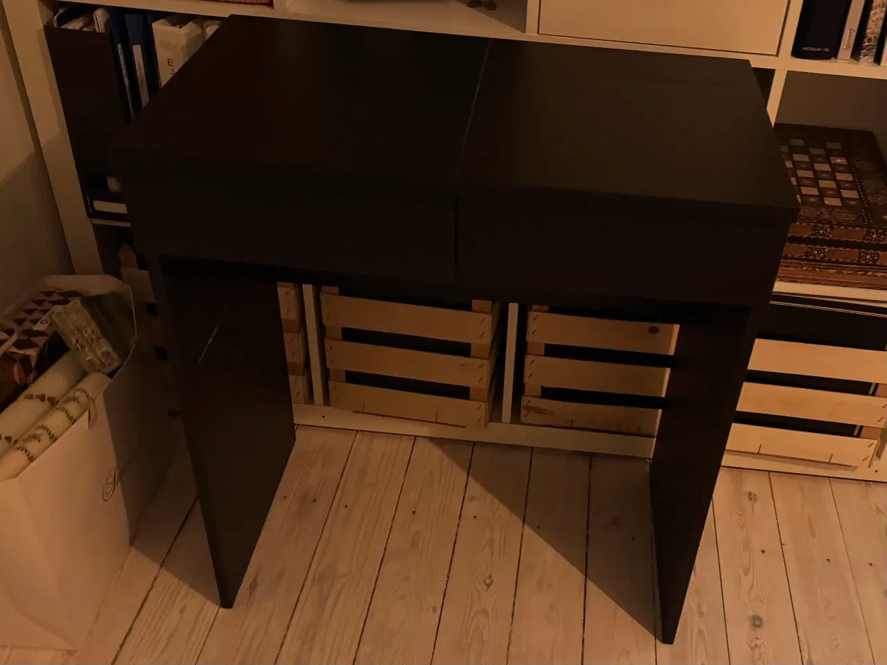 Billede 5 - Skrivebord/sminkebord til børn/unge piger