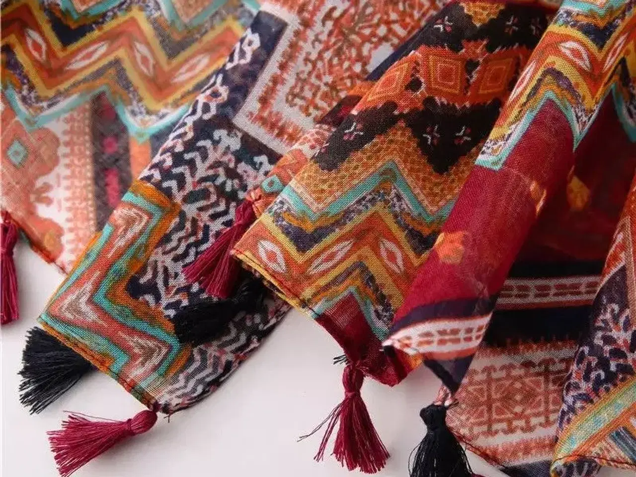 Billede 8 - Flot multifarvet tørklæde med frynser 