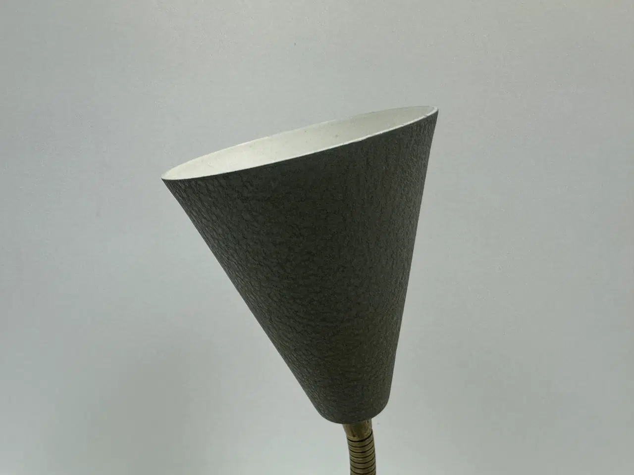 Billede 4 - Retro væglampe, grå / messing m. flex