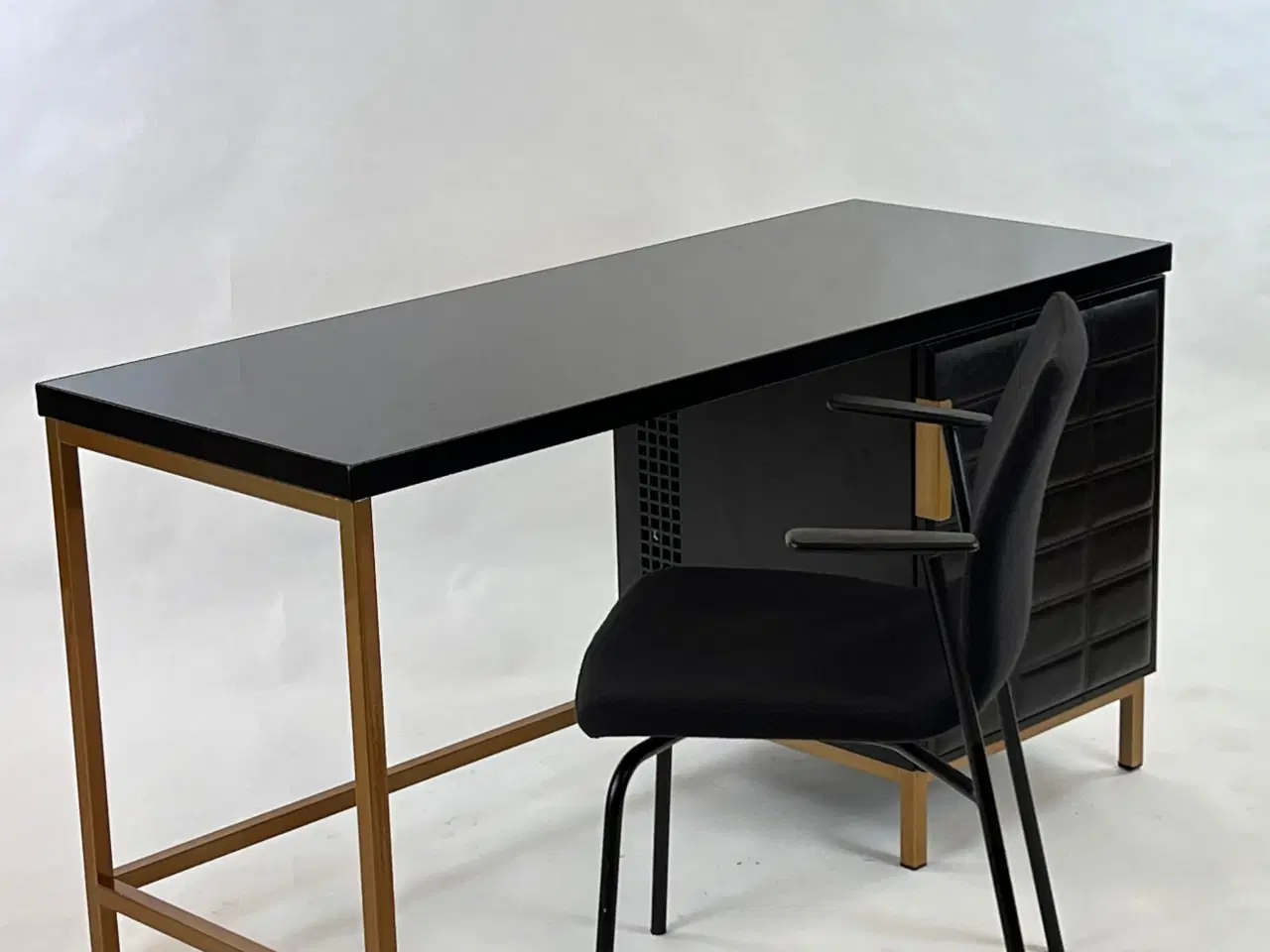 Billede 5 - Skrivebord med kabinet til Minibar