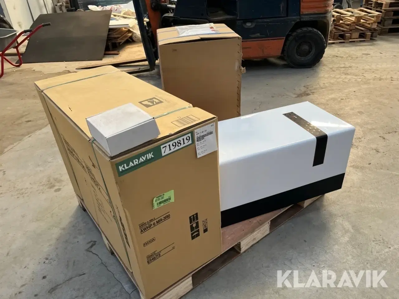 Billede 4 - Varmepumpe inde/ude med 60 liters varmtvandsbeholder.