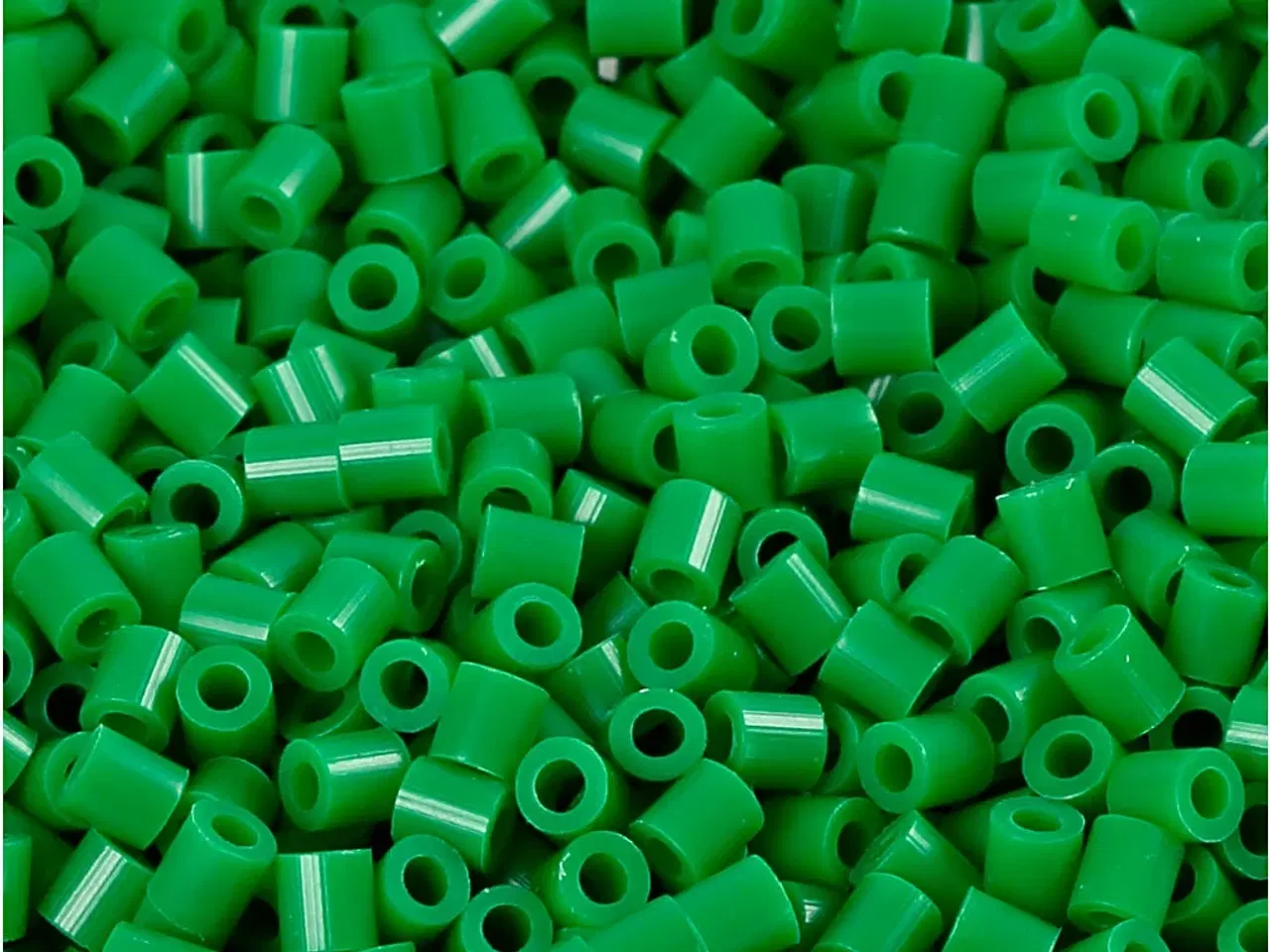 Billede 1 - PhotoPearls, str. 5x5 mm, hulstr. 2,5 mm, medium, grøn (16), 6000stk./ 1 pk.