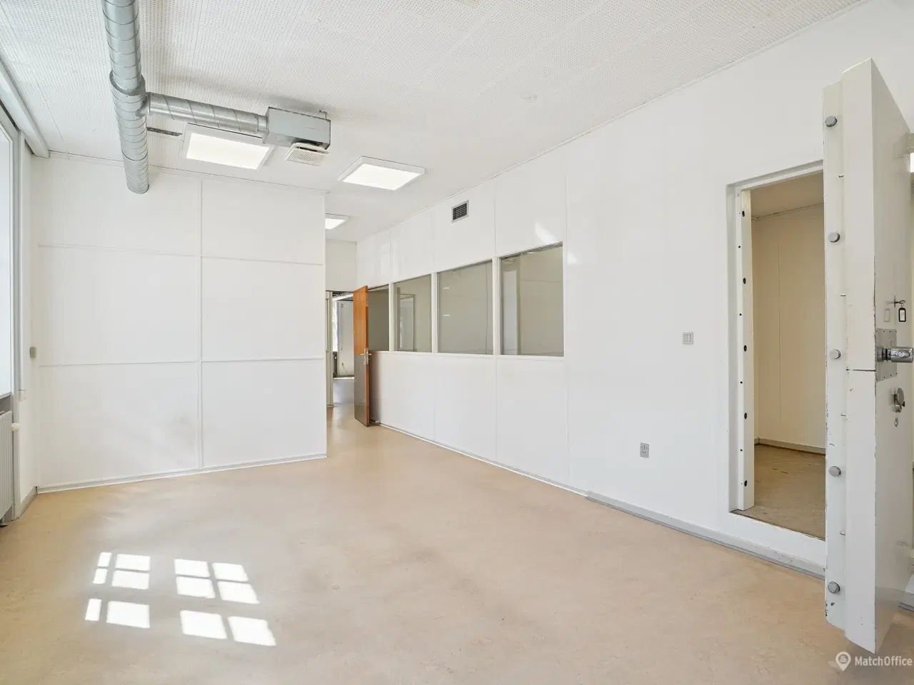 Billede 8 - Velbeliggende erhvervslejemål – ideelt til kontor med lager