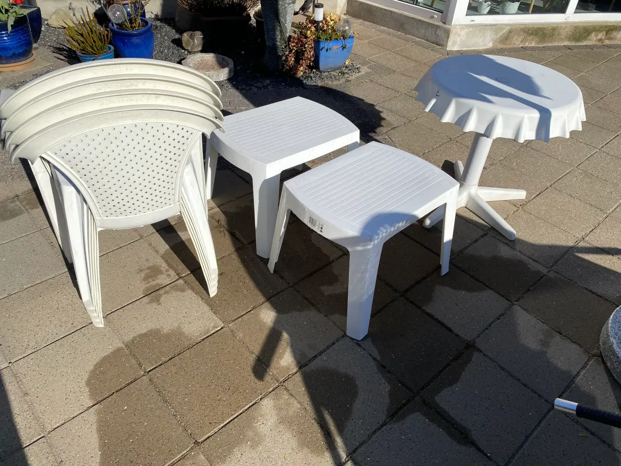 Billede 4 - Have møbler  3 borde 4 stole 