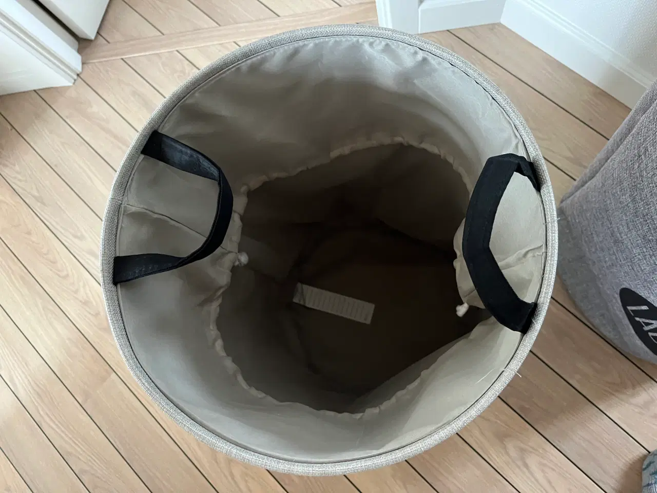 Billede 3 - 2 helt nye vasketøjskurve