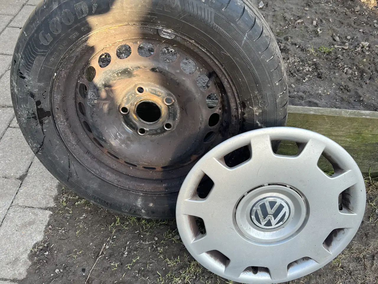 Billede 1 - VW 4 fælge med dæk