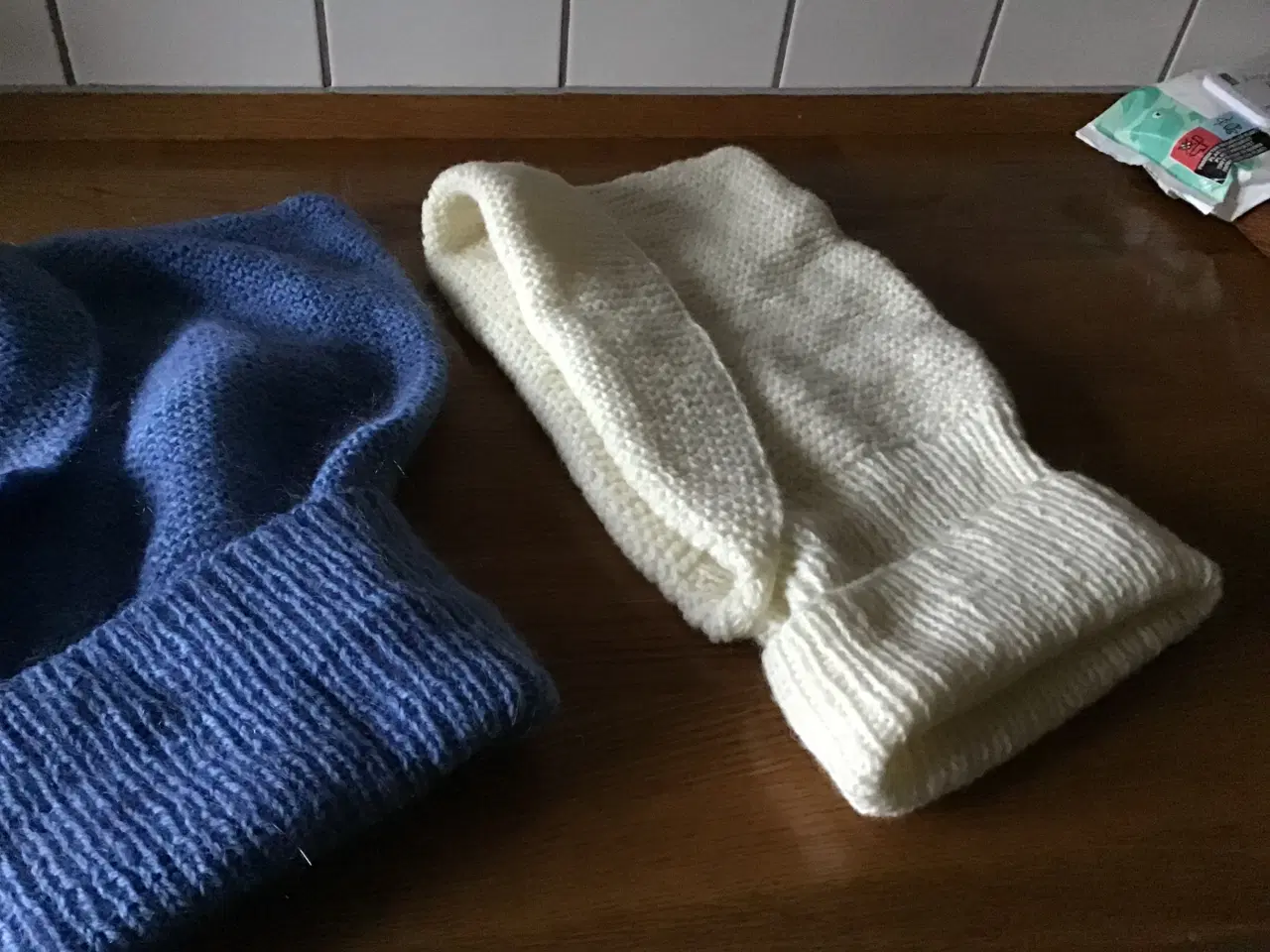 Billede 6 - 3 i en, hjemmestrikket halsedisser