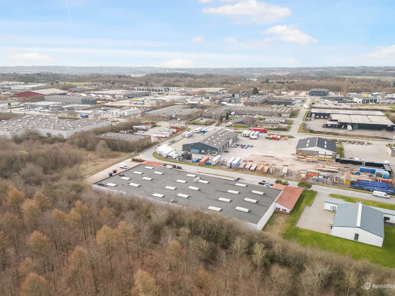 Billede 2 - Velplaceret lagerejendom med udeareal