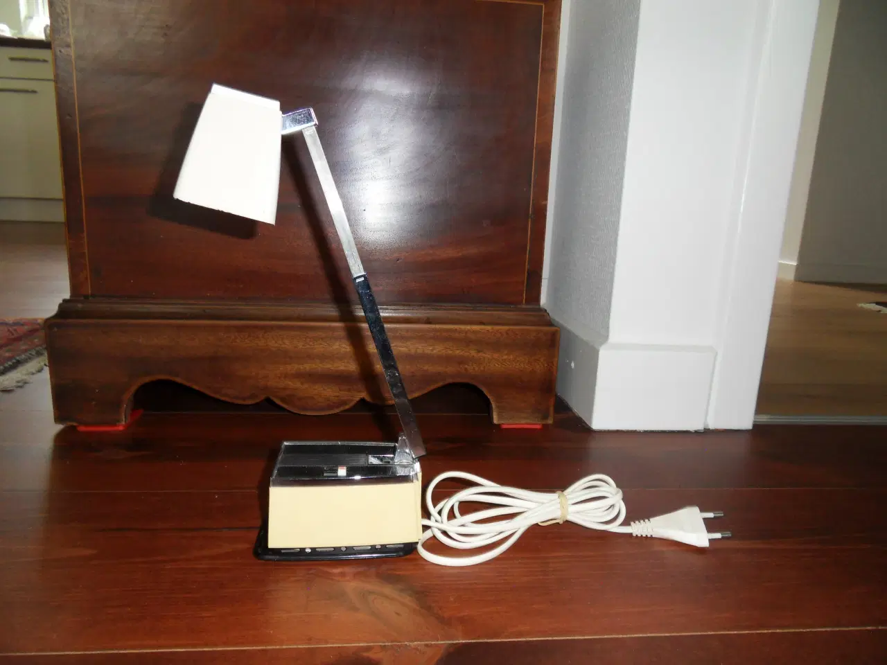 Billede 2 - HBH. SOLO. Mini. Bordlampe. Væglampe. Fra 1960-ern