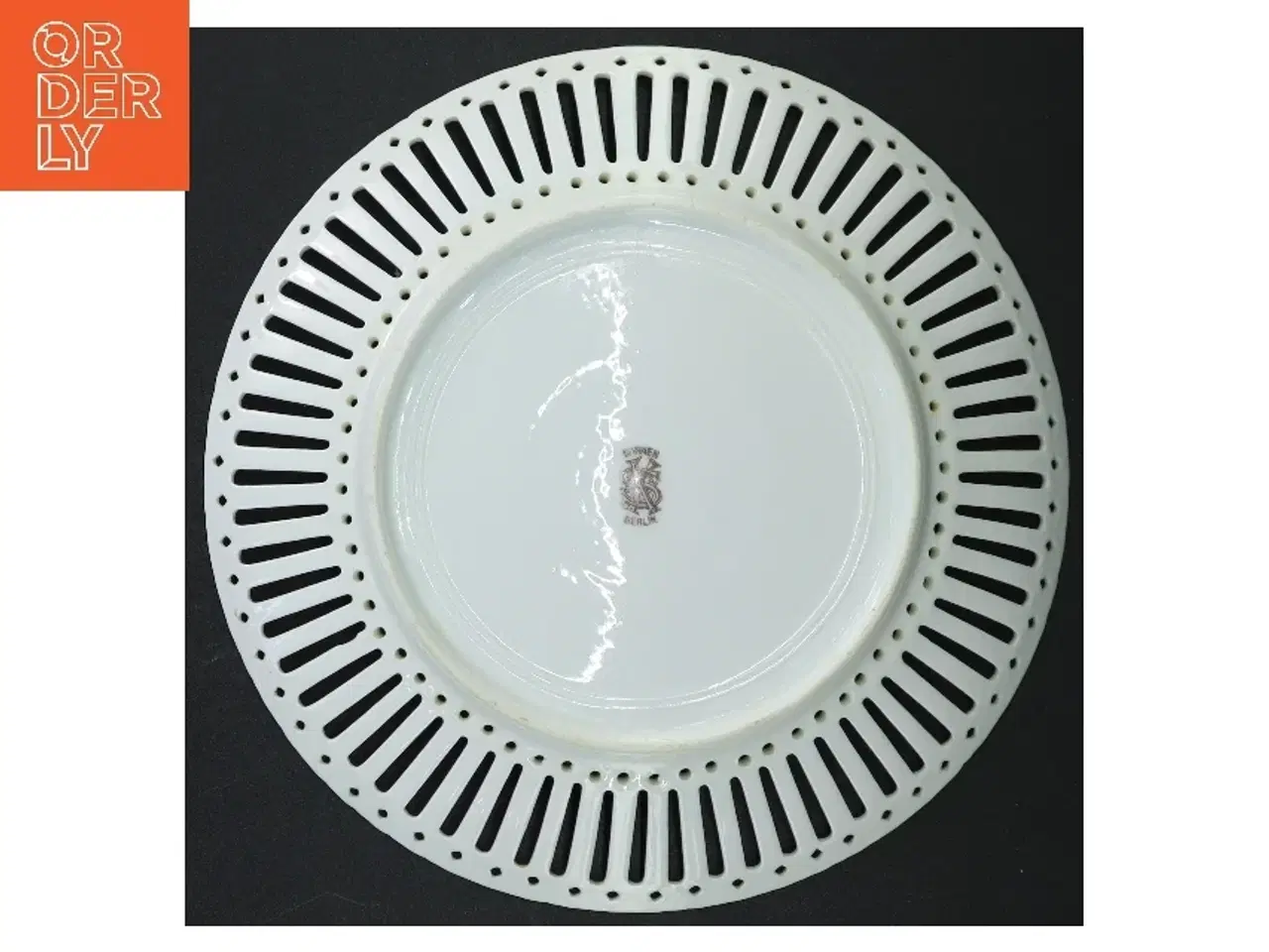 Billede 4 - Gennembrudt porcelænsfad med blomstermotiv (str. 24 cm)