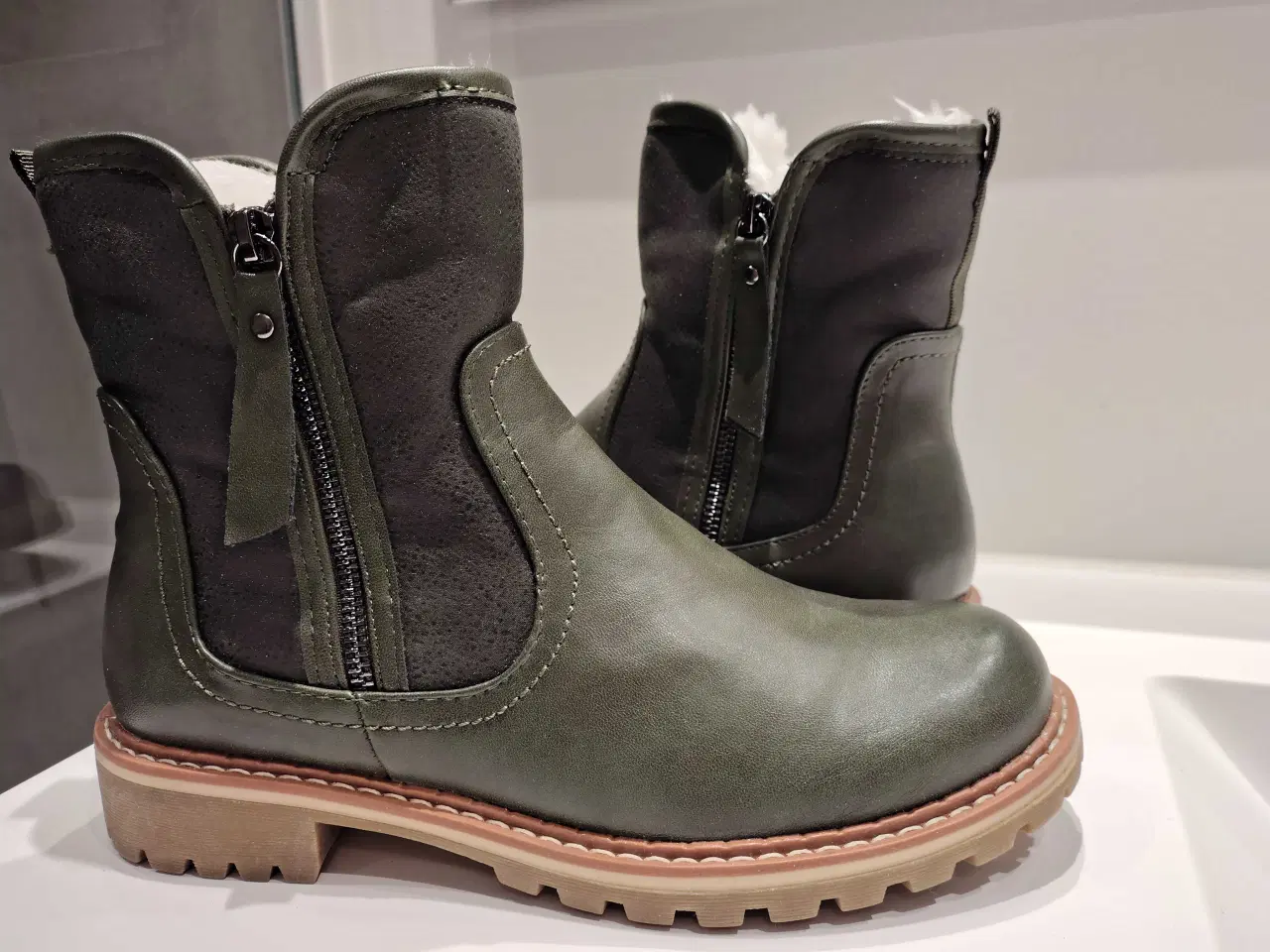 Billede 3 - Varme læderstøvler str 39.